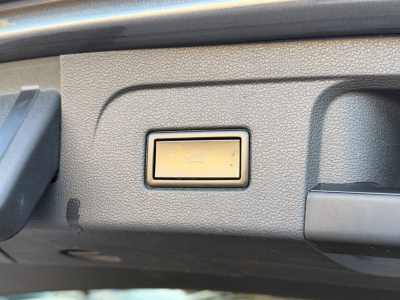 Volkswagen Touran 1.6 TDI DSG/Leder/Navi/Pano/Kamera/Voll