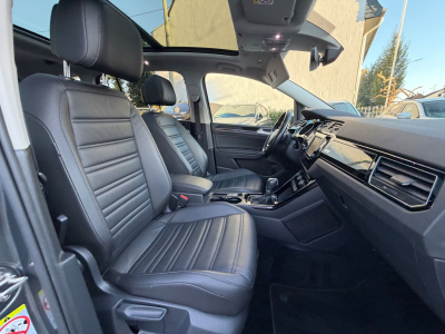 Volkswagen Touran 1.6 TDI DSG/Leder/Navi/Pano/Kamera/Voll