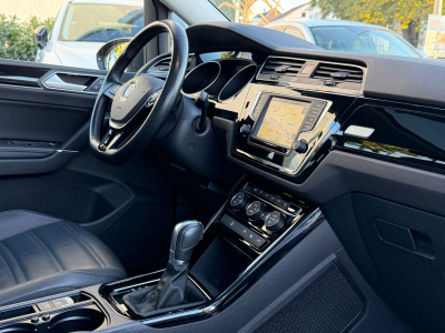 Volkswagen Touran 1.6 TDI DSG/Leder/Navi/Pano/Kamera/Voll