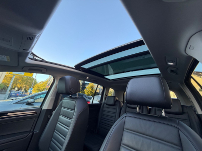 Volkswagen Touran 1.6 TDI DSG/Leder/Navi/Pano/Kamera/Voll