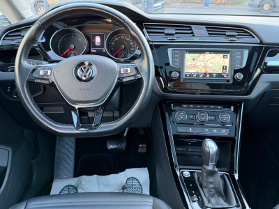 Volkswagen Touran 1.6 TDI DSG/Leder/Navi/Pano/Kamera/Voll