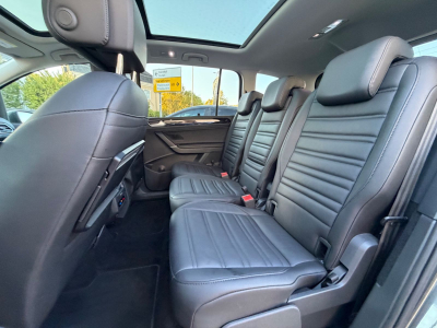 Volkswagen Touran 1.6 TDI DSG/Leder/Navi/Pano/Kamera/Voll