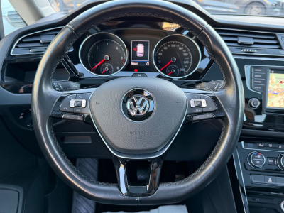 Volkswagen Touran 1.6 TDI DSG/Leder/Navi/Pano/Kamera/Voll