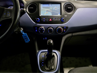 Hyundai i10 1.0 AUTO CLIM NAVI