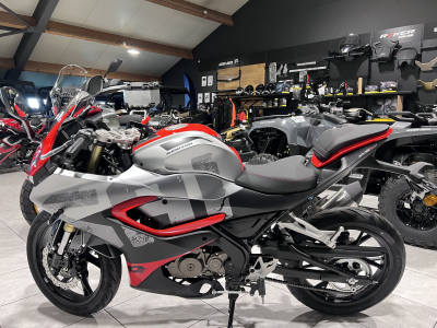 QJ Motor SRK 125 R