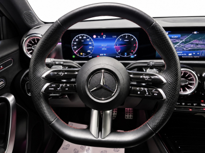 Mercedes-Benz A 200 D AMG LINE FACELIFT PANO CUIR NAVI 1 HAND