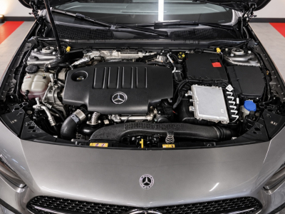 Mercedes-Benz A 200 D AMG LINE FACELIFT PANO CUIR NAVI 1 HAND