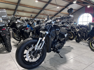 Benelli Leoncino BOBBER V-TWIN 400