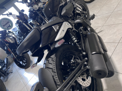 Benelli Leoncino BOBBER V-TWIN 400