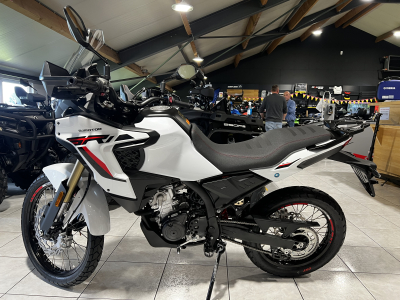 QJ Motor SRT 125 DX