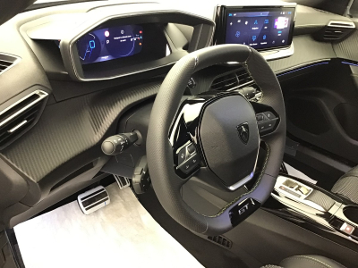 Peugeot 2008 Hybrid 145 e-DCS6 GT