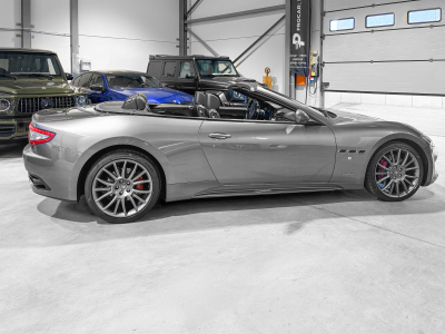Maserati GranCabrio Maserati GranCabrio Sport 4.7 V8  - Gris métallisé - Cuir - Carnet d'origine