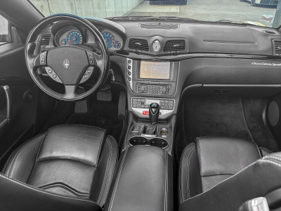 Maserati GranCabrio Maserati GranCabrio Sport 4.7 V8  - Gris métallisé - Cuir - Carnet d'origine