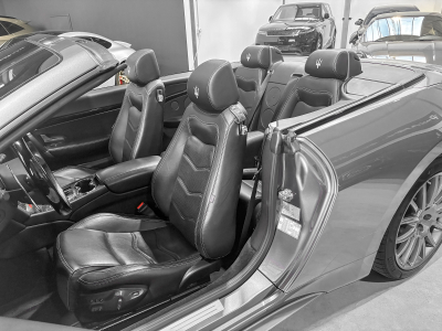 Maserati GranCabrio Maserati GranCabrio Sport 4.7 V8  - Gris métallisé - Cuir - Carnet d'origine