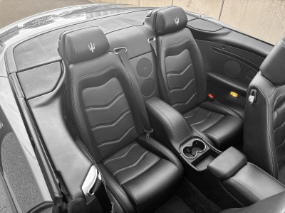 Maserati GranCabrio Maserati GranCabrio Sport 4.7 V8  - Gris métallisé - Cuir - Carnet d'origine