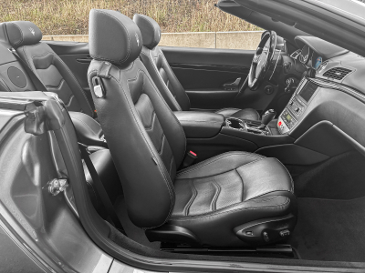 Maserati GranCabrio Maserati GranCabrio Sport 4.7 V8  - Gris métallisé - Cuir - Carnet d'origine