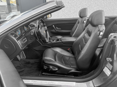 Maserati GranCabrio Maserati GranCabrio Sport 4.7 V8  - Gris métallisé - Cuir - Carnet d'origine