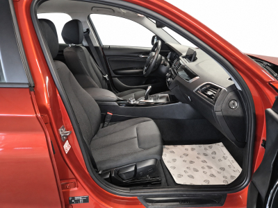BMW 120 i FACELIFT AUTO LED NAVI