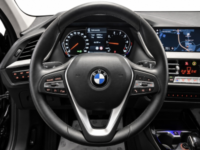 BMW 118 i SPORTLINE New Model AUTO PANO LED CUIR NAVI