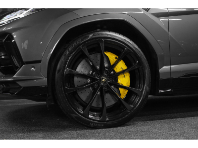 Lamborghini Urus S V8 - AKRAPOVIC