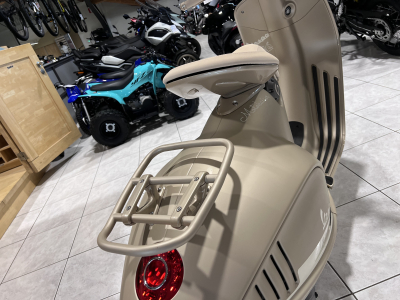 Vespa 946 