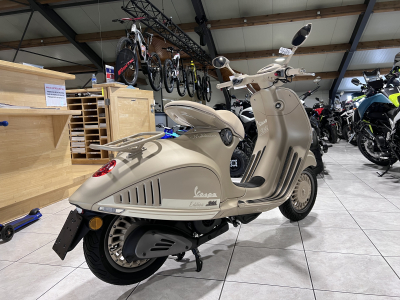 Vespa 946 