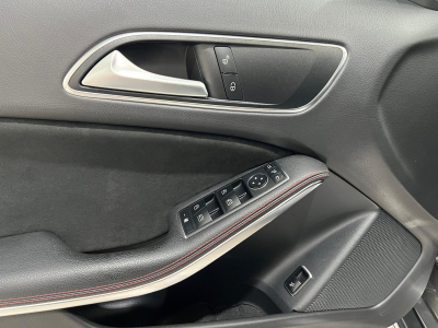 Mercedes-Benz GLA 200 AMG LINE, CUIR, NAVI, LED, CAMERA, ATT. REMORQUE, ALU 18'', 1 HAND