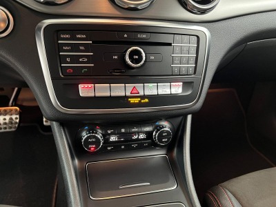 Mercedes-Benz GLA 200 AMG LINE, CUIR, NAVI, LED, CAMERA, ATT. REMORQUE, ALU 18'', 1 HAND