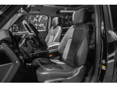 Land-Rover Defender V8 BOND EDITION  - 1/300