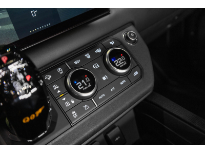 Land-Rover Defender V8 BOND EDITION - 1/300
