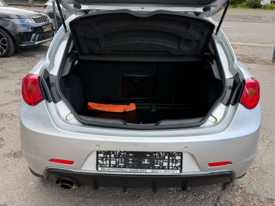 Alfa Romeo Giulietta Super/SCHECKHEFT/1HAND/