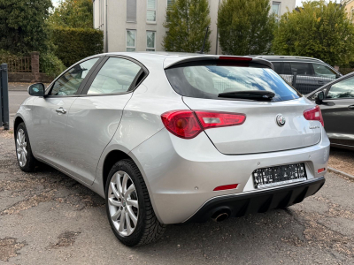 Alfa Romeo Giulietta Super/SCHECKHEFT/1HAND/