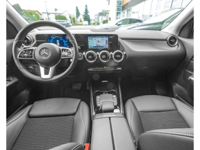 Mercedes-Benz GLA 180 GLA 180/APPLECARPLAY/AMG/18/KAMERA/LED/MERCEDES SERVICE