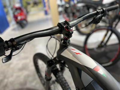 Fantic XMF 1.7 L CARBON SPORT 720Wh, 29''-27,5'', freins 4 pistons, 90 Nm