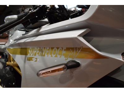 MV Agusta Superveloce 800 S Kit Racing inclus 1300€.
