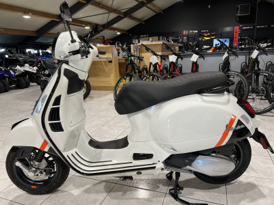 Vespa GTS Super Sport 300