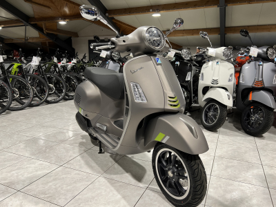 Vespa GTS Super Tech 125 Grigio ottimista matt