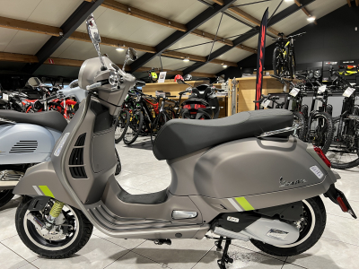 Vespa GTS Super Tech 125 Grigio ottimista matt