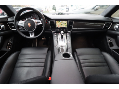 Porsche Panamera GTS SPORT PAKET/ PACK CHRONO/ BI-XENON/ NAVI/20Pano/Camera