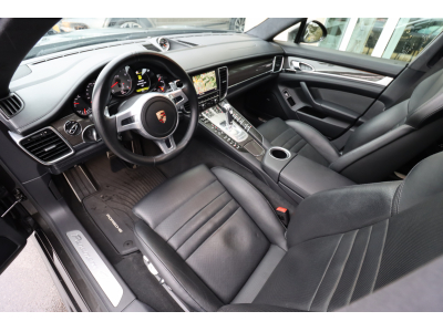 Porsche Panamera GTS SPORT PAKET/ PACK CHRONO/ BI-XENON/ NAVI/20Pano/Camera