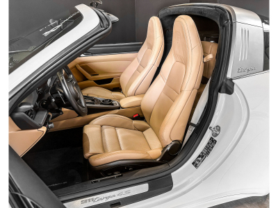Porsche 911 TARGA 4S/LIFT/20/SPORT CHR/360°/BOSE/VOLL