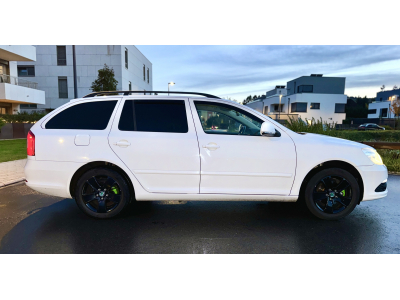 Skoda Octavia Combi 1.6TDI 105CH Ambition DSG7 **Boite auto, Capteurs, Break** //  // 12 MOIS GARANTIE