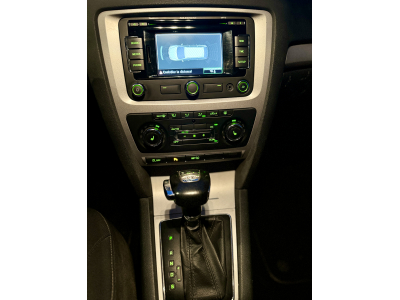 Skoda Octavia Combi 1.6TDI 105CH Ambition DSG7 **Boite auto, Capteurs, Break** //  // 12 MOIS GARANTIE