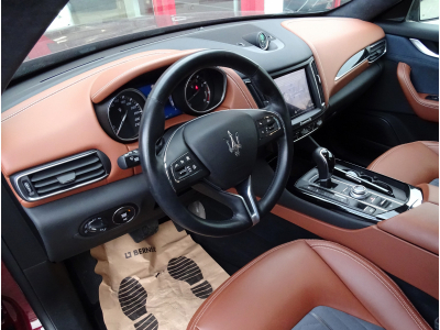 Maserati Levante GRANLUSSO Q4 SPORT PAKET CUIR BI-XENON NAVI 4X4