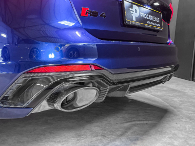 Audi RS4 Audi RS4/360°/20/Carbone/HUD/ACC/Pano/Bang & Olufsen
