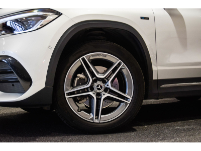 Mercedes-Benz GLA 250 e AMG LINE