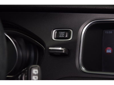Volvo V40 T3 R-DESIGN