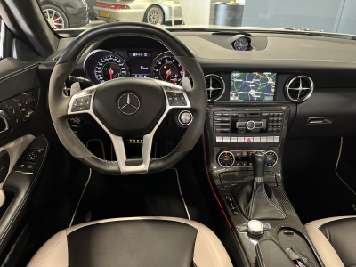 Mercedes-Benz SLK 55 AMG V8 5.5 ATMO AMG/ / EDITION 1/ DESIGNO MAGNO/ MAGIC SKY CONTROL/ DRIVING PACK/ ALCANTARA/ VOLL