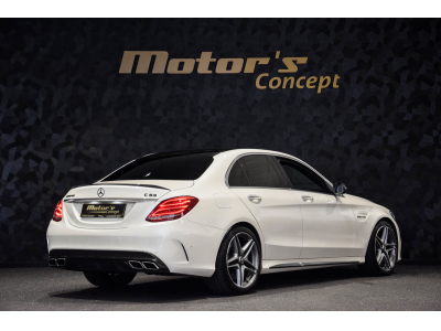 Mercedes-Benz C 63 AMG Berline V8 Bi-Turbo