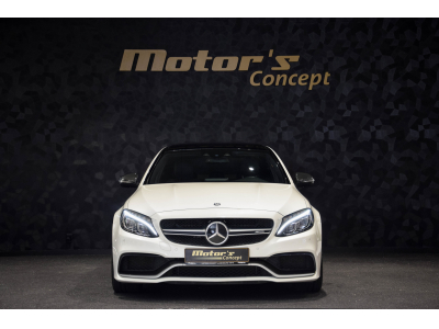 Mercedes-Benz C 63 AMG Berline V8 Bi-Turbo